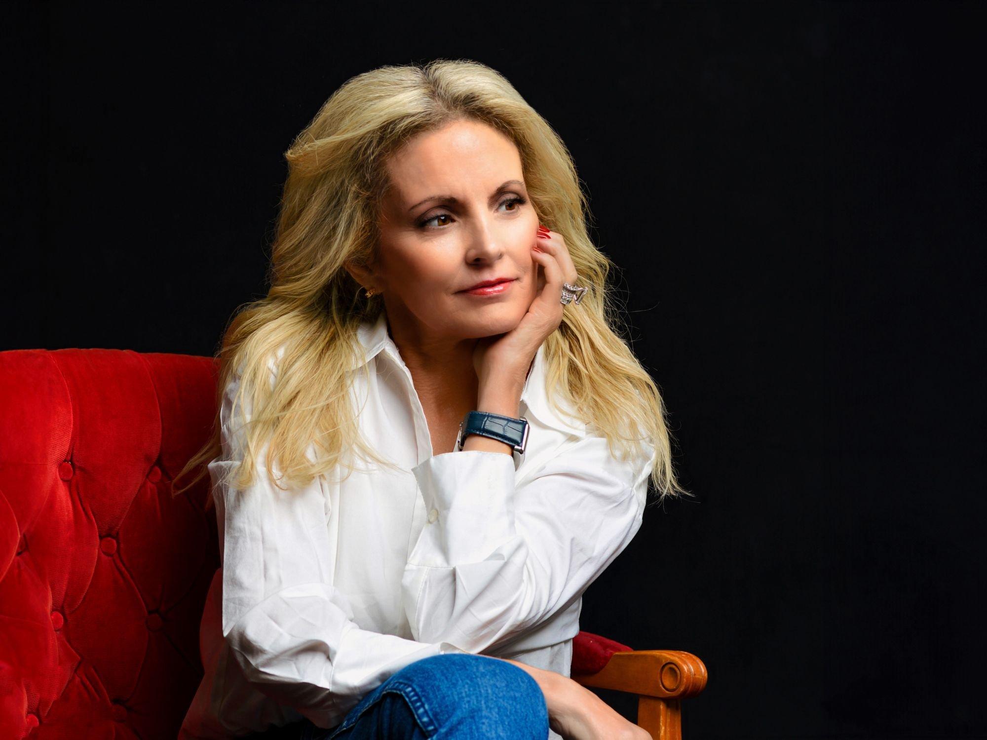 carousel-hero-element image-2